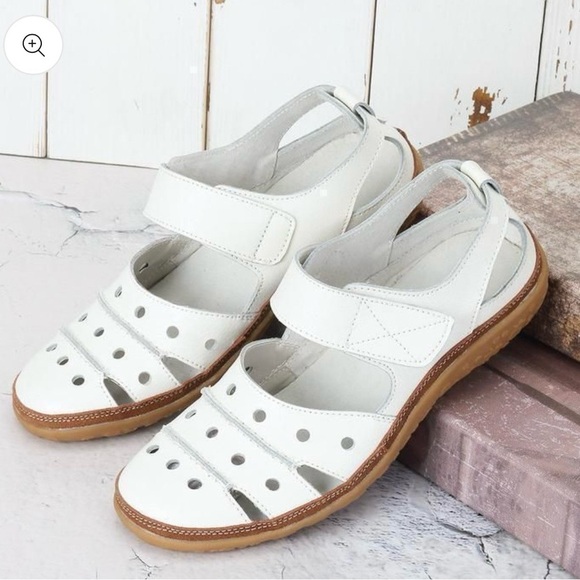 OWLKAY Stride Harmony Hollow Womens White Leather Hook Flat Sandal 8.5/41 - Picture 3 of 9